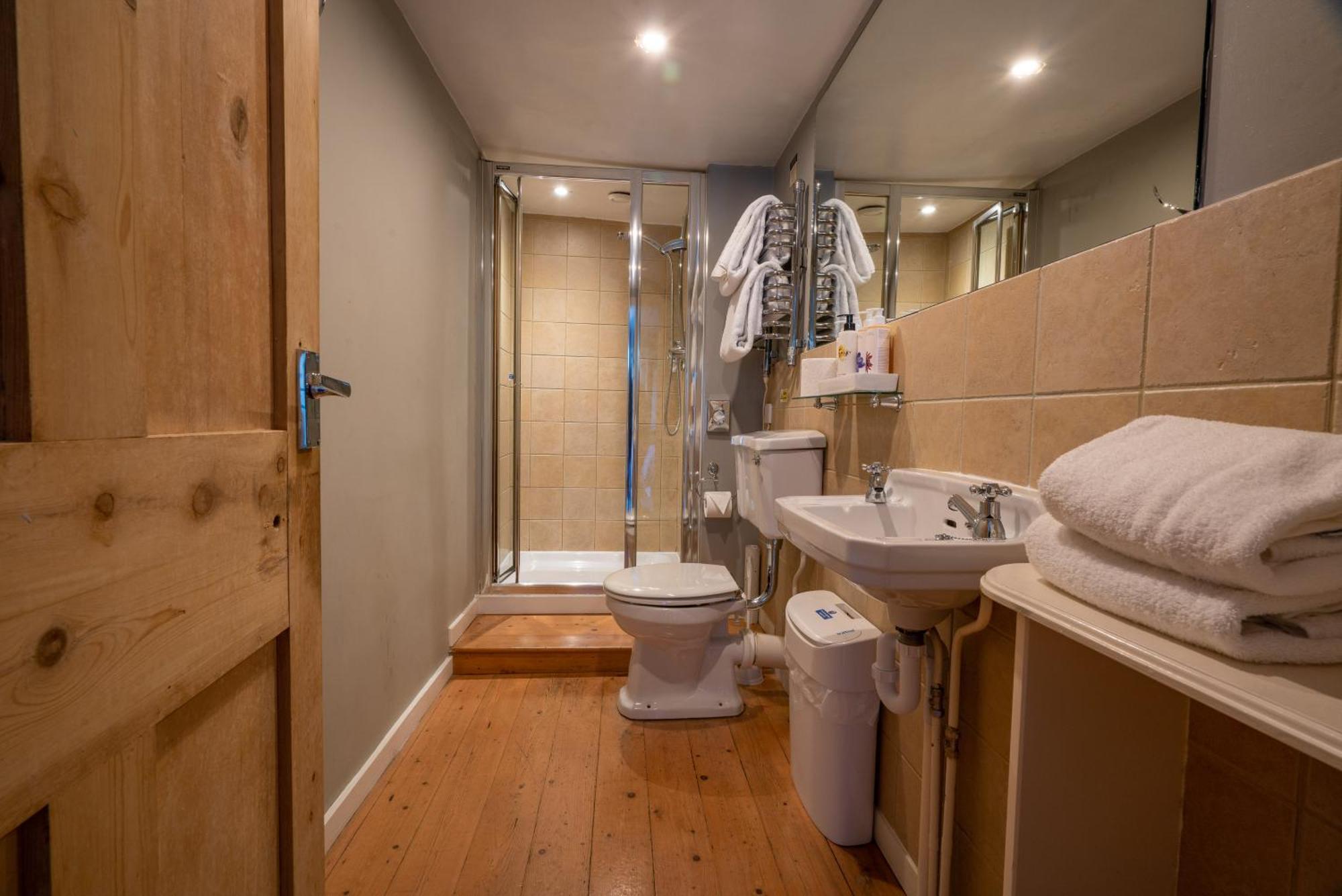 The Royal Oak Inn 5*